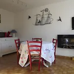 Le Repos Marin Nyaraló